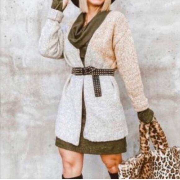 Cabi Tilt tan gray color block v neck snap front cardigan size Small #3886 - Picture 15 of 15